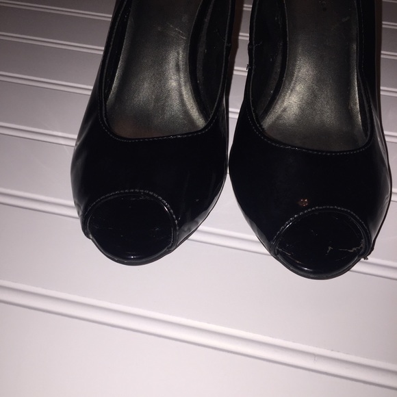 Predictions Patent Leather Peep Toe Heels Black 7 - Picture 6 of 7